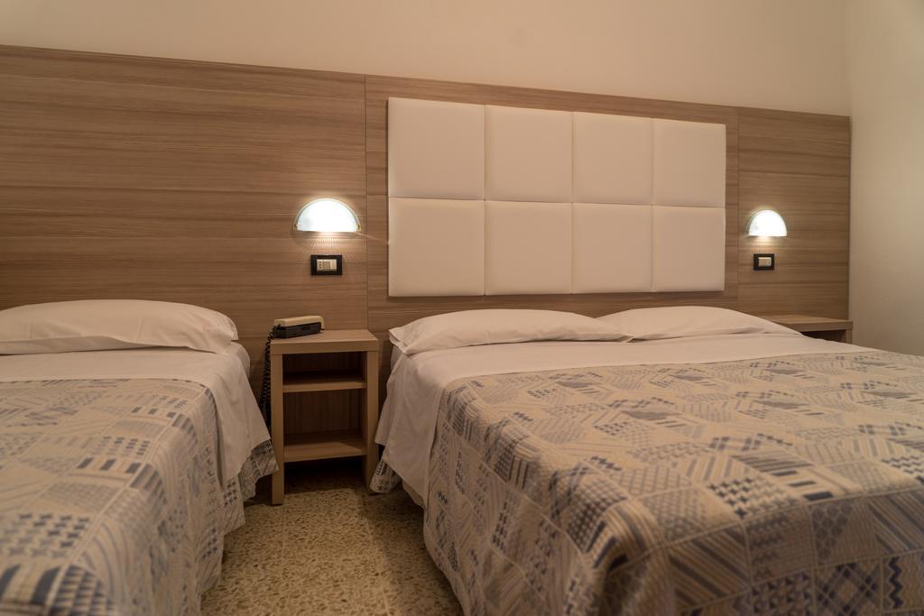 Hotel Onda Marina Misano Adriatico Pokoj fotografie